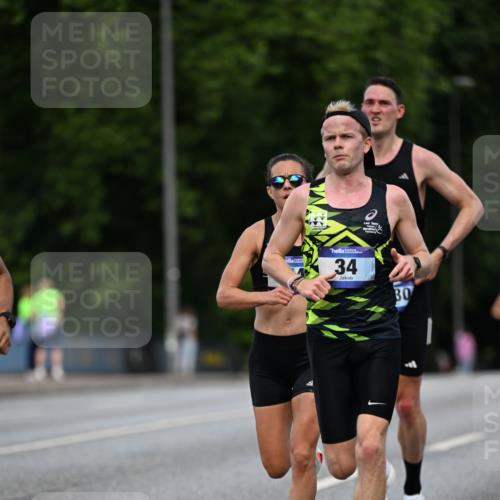 29.06.2025 - hella hamburg halbmarathon Dr. Thomas Lammeyer http://msf.ph/oto/8157125 29.06.2025 09:43:19 Kennedybrücke 34, 35, 52, 54, 6530, 9255, 9447, 10650 meine-sportfotos.de