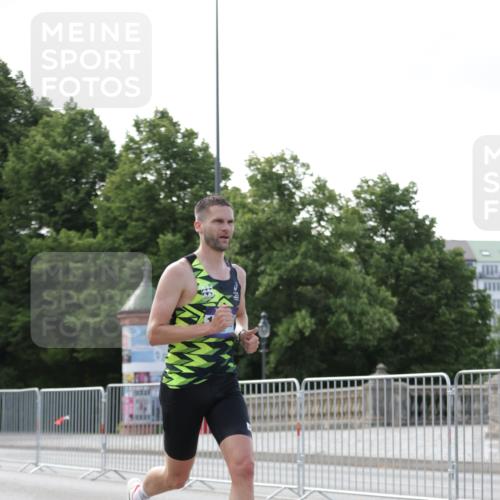 29.06.2025 - hella hamburg halbmarathon Jannik Wohlers http://msf.ph/oto/8157140 29.06.2025 09:38:01 Lombardsbrücke 4116, 11409 meine-sportfotos.de