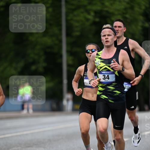 29.06.2025 - hella hamburg halbmarathon Dr. Thomas Lammeyer http://msf.ph/oto/8157154 29.06.2025 09:43:19 Kennedybrücke 34, 35, 52, 54, 6530, 9255, 9447, 10650 meine-sportfotos.de