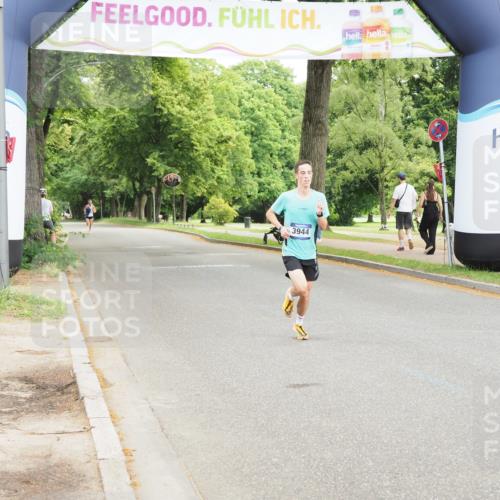 29.06.2025 - hella hamburg halbmarathon MichiJ http://msf.ph/oto/8157155 29.06.2025 10:07:18 Zwischen KM18-KM19 3944 meine-sportfotos.de