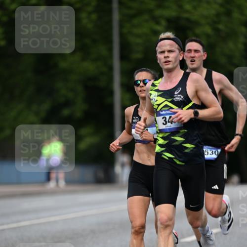 29.06.2025 - hella hamburg halbmarathon Dr. Thomas Lammeyer http://msf.ph/oto/8157166 29.06.2025 09:43:19 Kennedybrücke 34, 35, 52, 54, 6530, 9255, 9447, 10650 meine-sportfotos.de