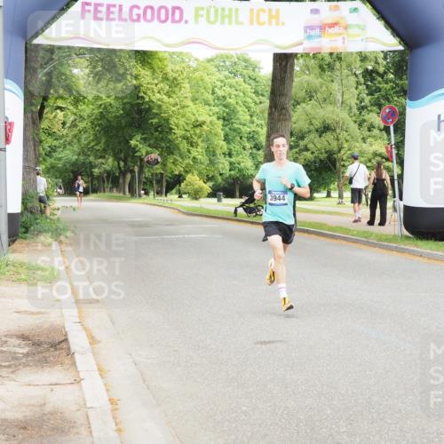 29.06.2025 - hella hamburg halbmarathon MichiJ http://msf.ph/oto/8157170 29.06.2025 10:07:18 Zwischen KM18-KM19 3944 meine-sportfotos.de