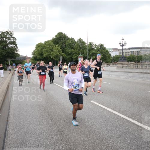 29.06.2025 - hella hamburg halbmarathon Jannik Wohlers http://msf.ph/oto/8157186 29.06.2025 10:54:07 Lombardsbrücke 1822, 1949, 2244, 2532, 2586, 3364, 3761, 3795, 3857, 4720, 4971, 5185, 5216, 5309, 5933, 5993, 6023, 6279, 7670, 7986, 8801, 8803, 9130, 11033, 11567, 11569, 12930, 13035, 13257, 13272, 13693, 13733, 13826, 14409, 15029, 15174, 15627, 15628, 15674, 15687, 15731, 16019, 16522, 16683, 17394 meine-sportfotos.de