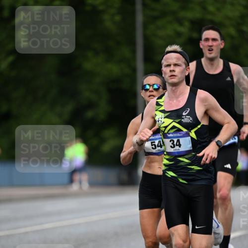 29.06.2025 - hella hamburg halbmarathon Dr. Thomas Lammeyer http://msf.ph/oto/8157188 29.06.2025 09:43:19 Kennedybrücke 34, 35, 52, 54, 6530, 9255, 9447, 10650 meine-sportfotos.de
