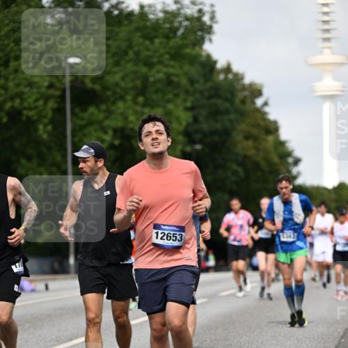 29.06.2025 - hella hamburg halbmarathon Dr. Thomas Lammeyer http://msf.ph/oto/8157197 29.06.2025 10:08:16 Kennedybrücke 1032, 1161, 1355, 1367, 1450, 2277, 2979, 3488, 4095, 4488, 4951, 5058, 5363, 5976, 6142, 6706, 6709, 7485, 8177, 8421, 8422, 8423, 8484, 9526, 9899, 10756 meine-sportfotos.de
