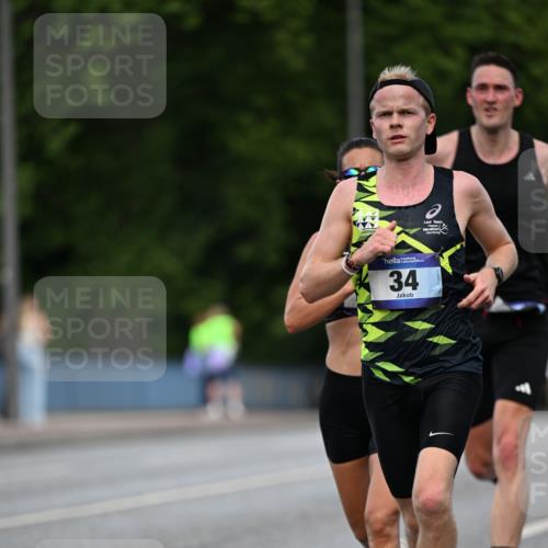 29.06.2025 - hella hamburg halbmarathon Dr. Thomas Lammeyer http://msf.ph/oto/8157221 29.06.2025 09:43:19 Kennedybrücke 34, 35, 52, 54, 6530, 9255, 9447, 10650 meine-sportfotos.de