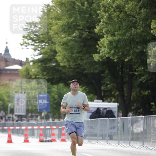 29.06.2025 - hella hamburg halbmarathon Jannik Wohlers http://msf.ph/oto/8157249 29.06.2025 09:38:03 Lombardsbrücke 4116, 11409, 11864 meine-sportfotos.de