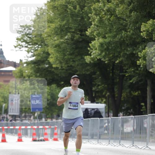 29.06.2025 - hella hamburg halbmarathon Jannik Wohlers http://msf.ph/oto/8157274 29.06.2025 09:38:03 Lombardsbrücke 4116, 11409, 11864 meine-sportfotos.de