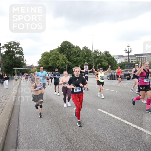 29.06.2025 - hella hamburg halbmarathon Jannik Wohlers http://msf.ph/oto/8157284 29.06.2025 10:54:09 Lombardsbrücke 1949, 2084, 2244, 2532, 2586, 3761, 3795, 3857, 4720, 4971, 5185, 5216, 5933, 5993, 6023, 6279, 7986, 8801, 8803, 9130, 10471, 11033, 11567, 11569, 12930, 13035, 13257, 13272, 13693, 13733, 13826, 14409, 15029, 15174, 15627, 15628, 15674, 15687, 15731, 16019, 16522, 16683, 17394, 19111 meine-sportfotos.de