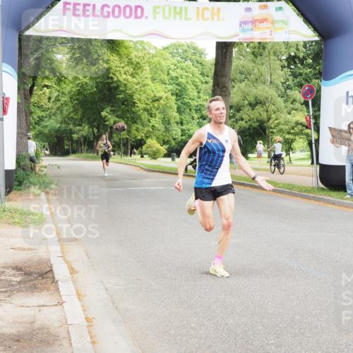 29.06.2025 - hella hamburg halbmarathon MichiJ http://msf.ph/oto/8157333 29.06.2025 10:07:27 Zwischen KM18-KM19  meine-sportfotos.de
