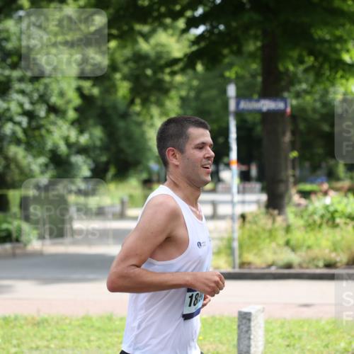 29.06.2025 - hella hamburg halbmarathon Yannick Fuchs http://msf.ph/oto/8157340 29.06.2025 10:18:17 20KM 35, 52, 2618, 4128, 7862, 11624, 18328, 18897, 18930 meine-sportfotos.de