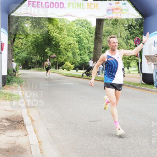 29.06.2025 - hella hamburg halbmarathon MichiJ http://msf.ph/oto/8157358 29.06.2025 10:07:28 Zwischen KM18-KM19  meine-sportfotos.de