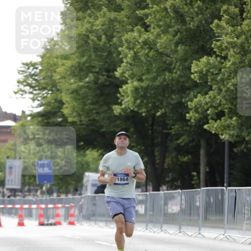 29.06.2025 - hella hamburg halbmarathon Jannik Wohlers http://msf.ph/oto/8157368 29.06.2025 09:38:04 Lombardsbrücke 4116, 11409, 11864 meine-sportfotos.de