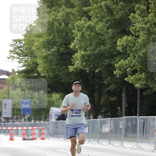 29.06.2025 - hella hamburg halbmarathon Jannik Wohlers http://msf.ph/oto/8157381 29.06.2025 09:38:04 Lombardsbrücke 4116, 11409, 11864 meine-sportfotos.de