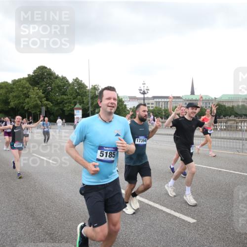 29.06.2025 - hella hamburg halbmarathon Jannik Wohlers http://msf.ph/oto/8157449 29.06.2025 10:54:11 Lombardsbrücke 1198, 1949, 2084, 2244, 2532, 2586, 3761, 3795, 3857, 4971, 5185, 5216, 5933, 5993, 6023, 6279, 6982, 7986, 9130, 9521, 10331, 10471, 11033, 11287, 11567, 11569, 12268, 12270, 12930, 13035, 13257, 13272, 13693, 13733, 13826, 14409, 15029, 15174, 15627, 15628, 15674, 15687, 15731, 16019, 16522, 16683, 17394, 19111 meine-sportfotos.de