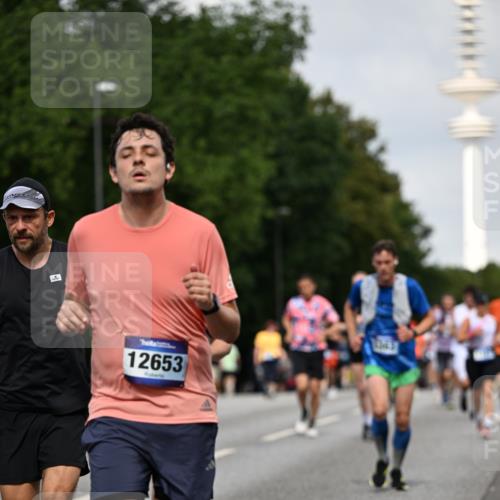 29.06.2025 - hella hamburg halbmarathon Dr. Thomas Lammeyer http://msf.ph/oto/8157492 29.06.2025 10:08:17 Kennedybrücke 1032, 1161, 1355, 1367, 1450, 2277, 2979, 3488, 4488, 4951, 5058, 5363, 5976, 6142, 6706, 6709, 7485, 8177, 8421, 8422, 8423, 8484, 9526, 9899, 10756 meine-sportfotos.de