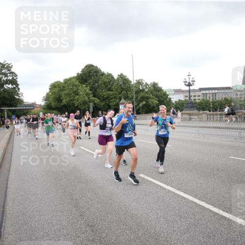29.06.2025 - hella hamburg halbmarathon Jannik Wohlers http://msf.ph/oto/8157517 29.06.2025 10:54:14 Lombardsbrücke 1198, 2084, 2244, 2532, 2586, 2632, 3761, 3795, 3857, 4971, 5185, 5216, 5882, 5933, 5993, 6023, 6279, 6982, 7986, 8012, 9521, 10331, 10471, 11033, 11287, 11567, 11569, 12268, 12270, 12930, 13035, 13257, 13272, 13693, 13733, 13826, 14409, 15029, 15174, 15271, 15553, 15627, 15628, 15674, 15687, 15731, 16019, 16443, 16683, 17394, 18168, 19111 meine-sportfotos.de