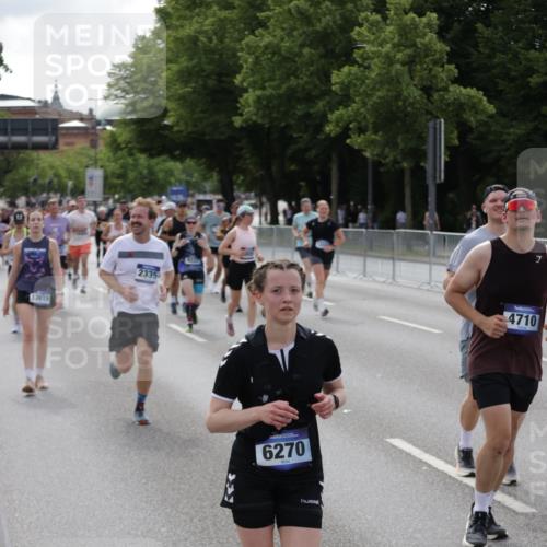29.06.2025 - hella hamburg halbmarathon Jannik Wohlers http://msf.ph/oto/8157525 29.06.2025 10:17:54 Lombardsbrücke 1325, 1554, 1982, 2087, 2335, 2634, 3125, 3321, 3482, 3977, 4710, 4738, 4804, 5909, 6270, 6332, 8067, 9222, 9834, 9844, 10659, 10908, 10946, 11450, 11949, 12274, 12498, 12939, 13341, 13370, 13619, 13933, 14320, 14770, 15182, 15183, 15343, 15393, 16109, 16828, 16829, 16833, 17283, 17876, 18145, 18677, 18697, 18807, 18825 meine-sportfotos.de