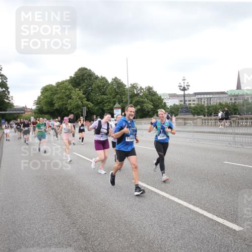29.06.2025 - hella hamburg halbmarathon Jannik Wohlers http://msf.ph/oto/8157535 29.06.2025 10:54:15 Lombardsbrücke 1198, 2084, 2244, 2532, 2566, 2586, 2632, 3761, 3795, 4971, 5185, 5216, 5500, 5882, 5993, 6023, 6279, 6982, 7986, 8012, 8186, 9521, 10331, 10471, 11033, 11226, 11287, 11567, 11569, 12268, 12270, 12930, 13257, 13272, 13283, 13693, 13733, 13826, 14409, 15029, 15174, 15271, 15553, 15627, 15628, 15674, 15687, 15731, 16019, 16443, 16683, 17394, 18168, 19111 meine-sportfotos.de