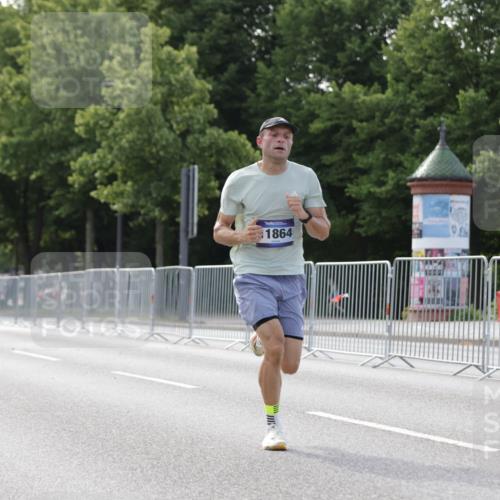 29.06.2025 - hella hamburg halbmarathon Jannik Wohlers http://msf.ph/oto/8157554 29.06.2025 09:38:06 Lombardsbrücke 4116, 11409, 11864 meine-sportfotos.de