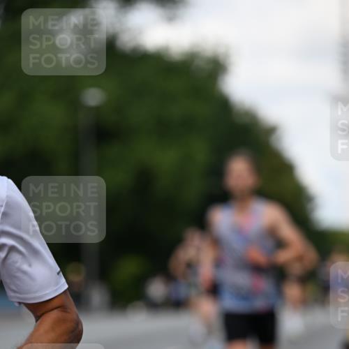 29.06.2025 - hella hamburg halbmarathon Dr. Thomas Lammeyer http://msf.ph/oto/8157585 29.06.2025 09:43:30 Kennedybrücke 34, 54, 5253, 6530, 6816, 9151, 9447, 9475 meine-sportfotos.de