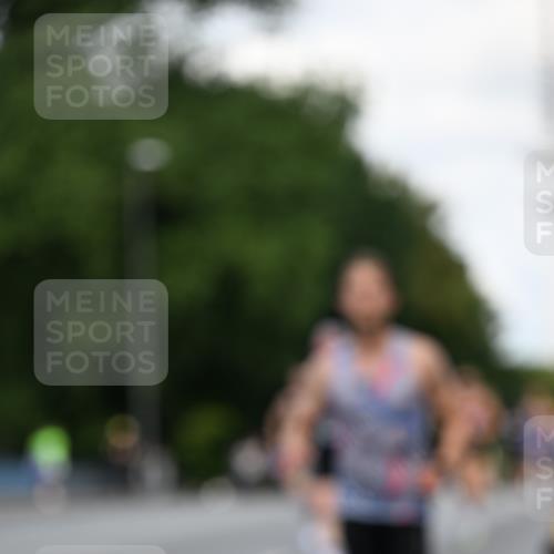 29.06.2025 - hella hamburg halbmarathon Dr. Thomas Lammeyer http://msf.ph/oto/8157601 29.06.2025 09:43:30 Kennedybrücke 34, 54, 5253, 6530, 6816, 9151, 9447, 9475 meine-sportfotos.de