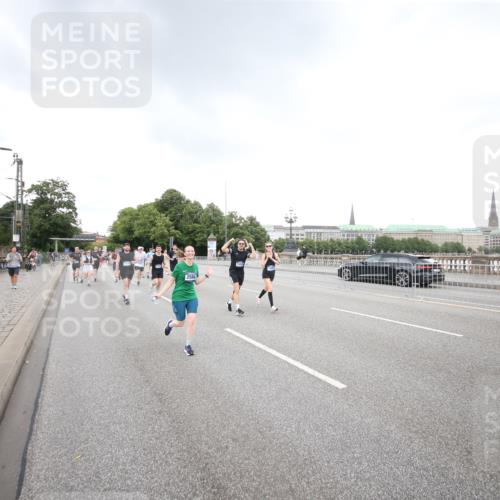 29.06.2025 - hella hamburg halbmarathon Jannik Wohlers http://msf.ph/oto/8157609 29.06.2025 10:54:18 Lombardsbrücke 1198, 2084, 2244, 2566, 2586, 2632, 5185, 5216, 5500, 5882, 5993, 6279, 6982, 7986, 8012, 8186, 9521, 10331, 10471, 11033, 11226, 11287, 11567, 11569, 12240, 12268, 12270, 12930, 13257, 13272, 13283, 13693, 13733, 13826, 13944, 13945, 14409, 15029, 15174, 15271, 15553, 15687, 15731, 16019, 16443, 16683, 17394, 18168, 19111 meine-sportfotos.de