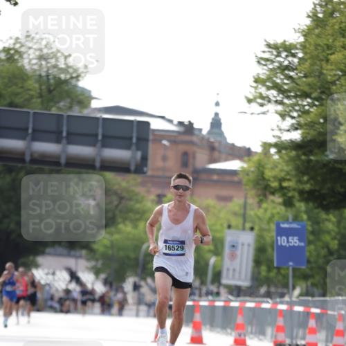 29.06.2025 - hella hamburg halbmarathon Jannik Wohlers http://msf.ph/oto/8157610 29.06.2025 09:38:35 Lombardsbrücke 16529 meine-sportfotos.de