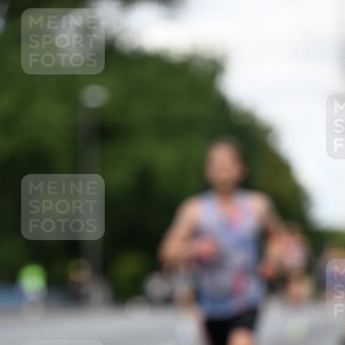 29.06.2025 - hella hamburg halbmarathon Dr. Thomas Lammeyer http://msf.ph/oto/8157612 29.06.2025 09:43:30 Kennedybrücke 34, 54, 5253, 6530, 6816, 9151, 9447, 9475 meine-sportfotos.de