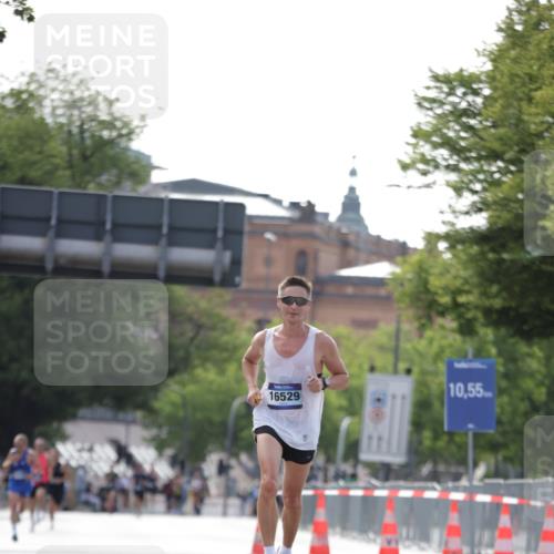 29.06.2025 - hella hamburg halbmarathon Jannik Wohlers http://msf.ph/oto/8157621 29.06.2025 09:38:35 Lombardsbrücke 16529 meine-sportfotos.de