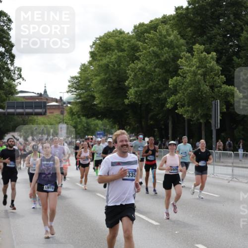 29.06.2025 - hella hamburg halbmarathon Jannik Wohlers http://msf.ph/oto/8157638 29.06.2025 10:17:55 Lombardsbrücke 1554, 1982, 2087, 2335, 2634, 3125, 3321, 3482, 4123, 4710, 4738, 4804, 5909, 6270, 6332, 7160, 8067, 9222, 9834, 9844, 10659, 10687, 10908, 10946, 11949, 12274, 12498, 12939, 13341, 13370, 13619, 13933, 14320, 14770, 15183, 15343, 15393, 16109, 16209, 16828, 16829, 16833, 17283, 17876, 18145, 18677, 18697, 18807, 18825 meine-sportfotos.de