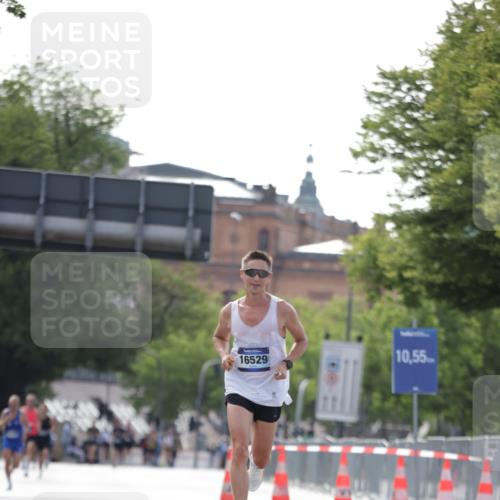 29.06.2025 - hella hamburg halbmarathon Jannik Wohlers http://msf.ph/oto/8157641 29.06.2025 09:38:35 Lombardsbrücke 16529 meine-sportfotos.de
