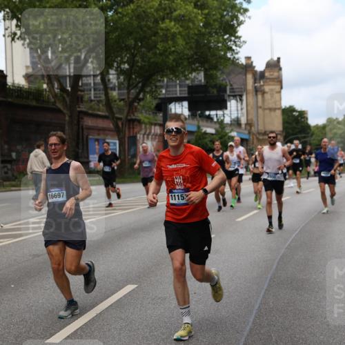29.06.2025 - hella hamburg halbmarathon Yannick Fuchs http://msf.ph/oto/8157667 29.06.2025 10:38:29 20KM 1220, 1415, 1558, 2365, 2402, 2816, 3021, 3907, 4310, 4425, 4981, 4999, 5231, 5275, 5476, 5624, 5692, 6490, 6705, 6903, 6991, 7005, 7191, 8063, 8145, 8218, 8722, 8900, 9081, 9159, 9374, 9444, 9633, 10193, 10669, 10930, 11153, 11346, 11469, 12554, 12966, 13421, 13996, 14798, 14861, 15225, 15233, 15280, 15512, 15862, 16062, 16224, 16301, 16316, 16547, 16549, 16893, 17251, 17376, 17729, 17748, 17912, 18942 meine-sportfotos.de