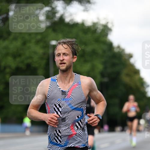 29.06.2025 - hella hamburg halbmarathon Dr. Thomas Lammeyer http://msf.ph/oto/8157680 29.06.2025 09:43:31 Kennedybrücke 34, 54, 5253, 6530, 6816, 9151, 9447, 9475 meine-sportfotos.de