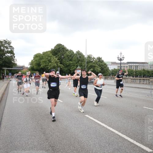 29.06.2025 - hella hamburg halbmarathon Jannik Wohlers http://msf.ph/oto/8157682 29.06.2025 10:54:19 Lombardsbrücke 1198, 2084, 2244, 2566, 2586, 2632, 5185, 5500, 5882, 5993, 6982, 7986, 8012, 8186, 9521, 10331, 10471, 11033, 11226, 11287, 11567, 11569, 12240, 12268, 12270, 12930, 13257, 13272, 13283, 13693, 13733, 13826, 13944, 13945, 14409, 14752, 15029, 15174, 15271, 15553, 15687, 15731, 16019, 16443, 16683, 17394, 18168, 19111 meine-sportfotos.de