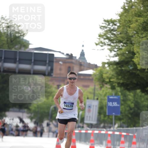 29.06.2025 - hella hamburg halbmarathon Jannik Wohlers http://msf.ph/oto/8157685 29.06.2025 09:38:35 Lombardsbrücke 16529 meine-sportfotos.de