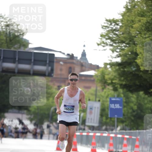 29.06.2025 - hella hamburg halbmarathon Jannik Wohlers http://msf.ph/oto/8157695 29.06.2025 09:38:35 Lombardsbrücke 16529 meine-sportfotos.de