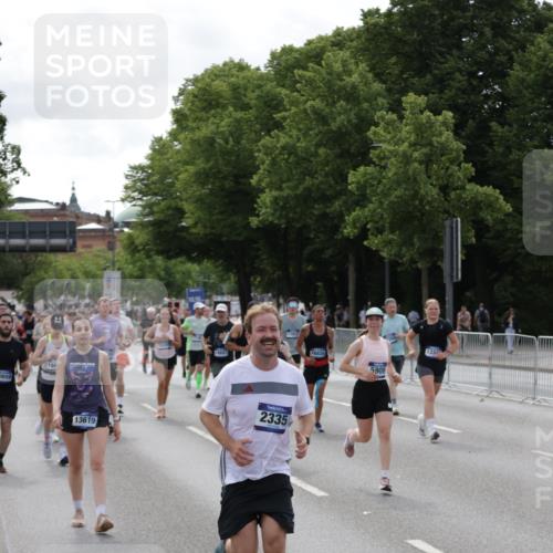 29.06.2025 - hella hamburg halbmarathon Jannik Wohlers http://msf.ph/oto/8157698 29.06.2025 10:17:55 Lombardsbrücke 1554, 1982, 2087, 2335, 2634, 3125, 3321, 3482, 4123, 4710, 4738, 4804, 5909, 6270, 6332, 7160, 8067, 9222, 9834, 9844, 10659, 10687, 10908, 10946, 11949, 12274, 12498, 12939, 13341, 13370, 13619, 13933, 14320, 14770, 15183, 15343, 15393, 16109, 16209, 16828, 16829, 16833, 17283, 17876, 18145, 18677, 18697, 18807, 18825 meine-sportfotos.de