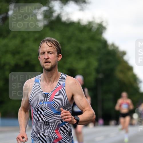 29.06.2025 - hella hamburg halbmarathon Dr. Thomas Lammeyer http://msf.ph/oto/8157714 29.06.2025 09:43:31 Kennedybrücke 34, 54, 5253, 6530, 6816, 9151, 9447, 9475 meine-sportfotos.de