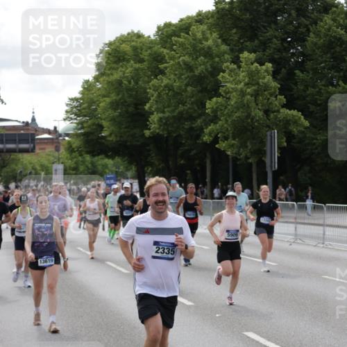 29.06.2025 - hella hamburg halbmarathon Jannik Wohlers http://msf.ph/oto/8157721 29.06.2025 10:17:55 Lombardsbrücke 1554, 1982, 2087, 2335, 2634, 3125, 3321, 3482, 4123, 4710, 4738, 4804, 5909, 6270, 6332, 7160, 8067, 9222, 9834, 9844, 10659, 10687, 10908, 10946, 11949, 12274, 12498, 12939, 13341, 13370, 13619, 13933, 14320, 14770, 15183, 15343, 15393, 16109, 16209, 16828, 16829, 16833, 17283, 17876, 18145, 18677, 18697, 18807, 18825 meine-sportfotos.de