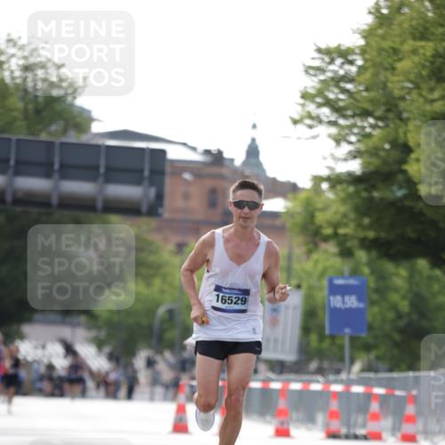 29.06.2025 - hella hamburg halbmarathon Jannik Wohlers http://msf.ph/oto/8157737 29.06.2025 09:38:36 Lombardsbrücke 16529 meine-sportfotos.de