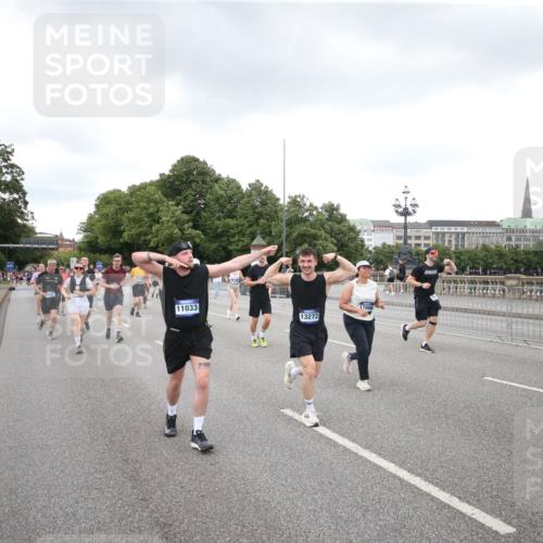29.06.2025 - hella hamburg halbmarathon Jannik Wohlers http://msf.ph/oto/8157747 29.06.2025 10:54:19 Lombardsbrücke 1198, 2084, 2244, 2566, 2586, 2632, 5185, 5500, 5882, 5993, 6982, 7986, 8012, 8186, 9521, 10331, 10471, 11033, 11226, 11287, 11567, 11569, 12240, 12268, 12270, 12930, 13257, 13272, 13283, 13693, 13733, 13826, 13944, 13945, 14409, 14752, 15029, 15174, 15271, 15553, 15687, 15731, 16019, 16443, 16683, 17394, 18168, 19111 meine-sportfotos.de