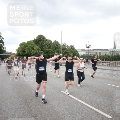 29.06.2025 - hella hamburg halbmarathon Jannik Wohlers http://msf.ph/oto/8157770 29.06.2025 10:54:20 Lombardsbrücke 1198, 2084, 2244, 2566, 2586, 2632, 4191, 4192, 5185, 5500, 5882, 5993, 6982, 7986, 8012, 8186, 9521, 10331, 10471, 11033, 11226, 11287, 11567, 11569, 12240, 12268, 12270, 12930, 13257, 13272, 13283, 13693, 13733, 13826, 13944, 13945, 14409, 14752, 15029, 15174, 15271, 15553, 15687, 15731, 16019, 16443, 16637, 16683, 17394, 18168, 18372, 19111 meine-sportfotos.de