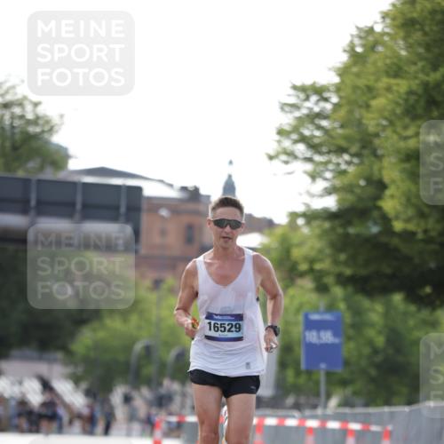 29.06.2025 - hella hamburg halbmarathon Jannik Wohlers http://msf.ph/oto/8157780 29.06.2025 09:38:36 Lombardsbrücke 16529 meine-sportfotos.de