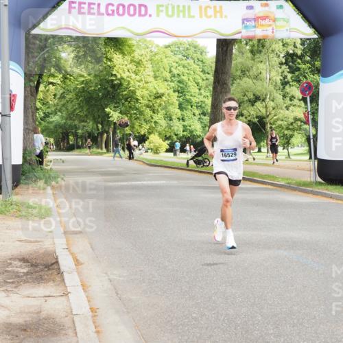 29.06.2025 - hella hamburg halbmarathon MichiJ http://msf.ph/oto/8157800 29.06.2025 10:08:08 Zwischen KM18-KM19  meine-sportfotos.de