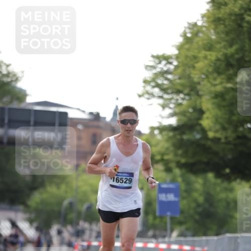 29.06.2025 - hella hamburg halbmarathon Jannik Wohlers http://msf.ph/oto/8157820 29.06.2025 09:38:36 Lombardsbrücke 16529 meine-sportfotos.de