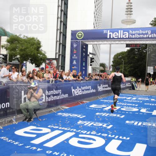 29.06.2025 - hella hamburg halbmarathon Michael Strokosch http://msf.ph/oto/8157828 29.06.2025 10:22:14 Ziel 10650, 18693 meine-sportfotos.de