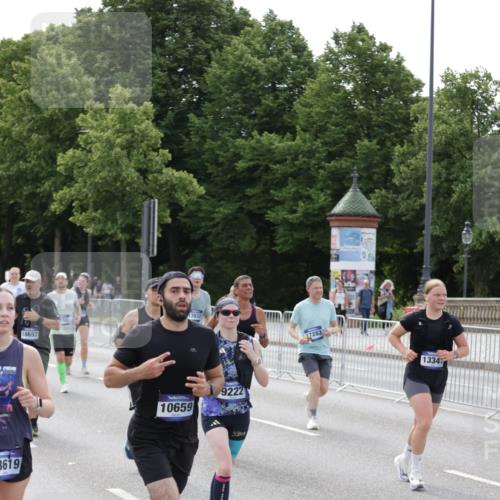 29.06.2025 - hella hamburg halbmarathon Jannik Wohlers http://msf.ph/oto/8157831 29.06.2025 10:17:58 Lombardsbrücke 1234, 1820, 2087, 2335, 2634, 3125, 3321, 3482, 4123, 4710, 4738, 4804, 5909, 6332, 7160, 8067, 8341, 9222, 9586, 9658, 9748, 9834, 10659, 10687, 10908, 12498, 12847, 12939, 13193, 13341, 13370, 13619, 13933, 14320, 14770, 15393, 16109, 16209, 16828, 16833, 17048, 17283, 17876, 18145, 18677, 18697, 18807, 18825 meine-sportfotos.de