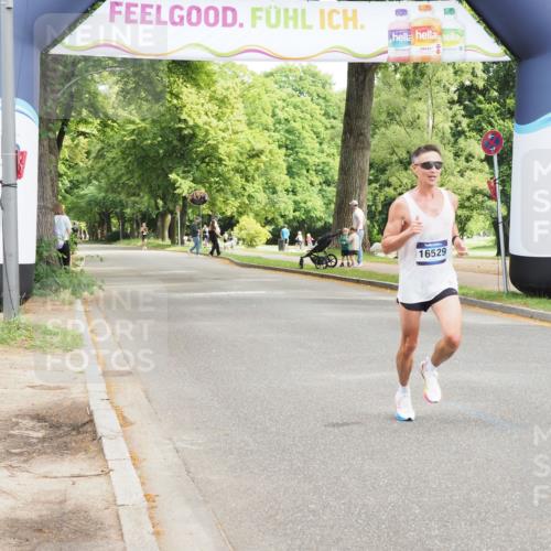 29.06.2025 - hella hamburg halbmarathon MichiJ http://msf.ph/oto/8157835 29.06.2025 10:08:08 Zwischen KM18-KM19  meine-sportfotos.de