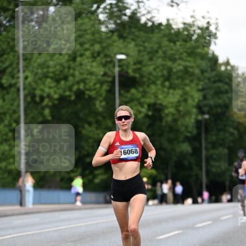 29.06.2025 - hella hamburg halbmarathon Dr. Thomas Lammeyer http://msf.ph/oto/8157840 29.06.2025 09:43:35 Kennedybrücke 5253, 6816, 9151, 9447, 9475 meine-sportfotos.de